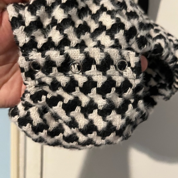 One Child. NWT Body suit for toddler girls in black and white in size 3. NWT - Picture 6 of 10